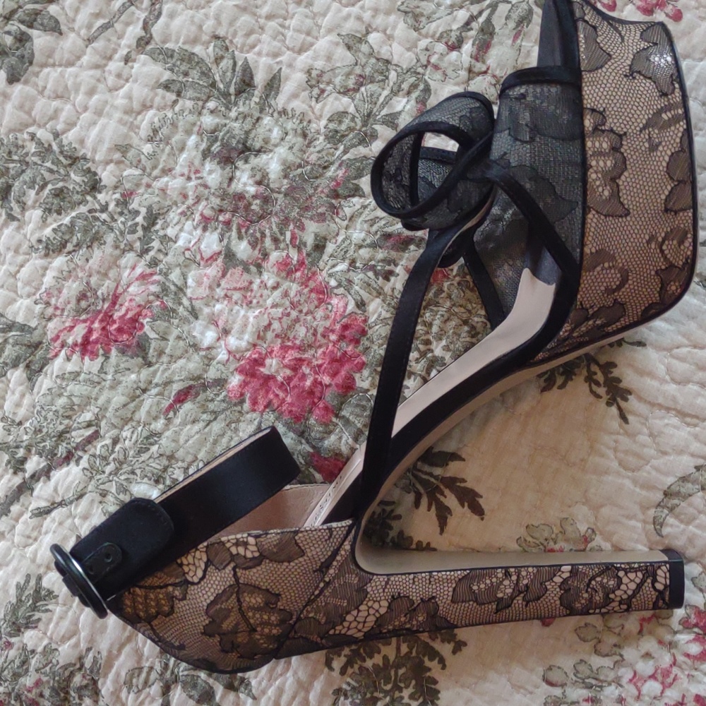 Valentino Garavani lace overlay heels. Like new! Size EU 41